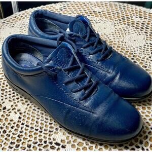 Ladies Dr. Scholls Navy Oxford Comfort Shoes size 8.5 M sku 590